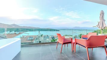 Luxury Suite, Sea View | Terrace/patio