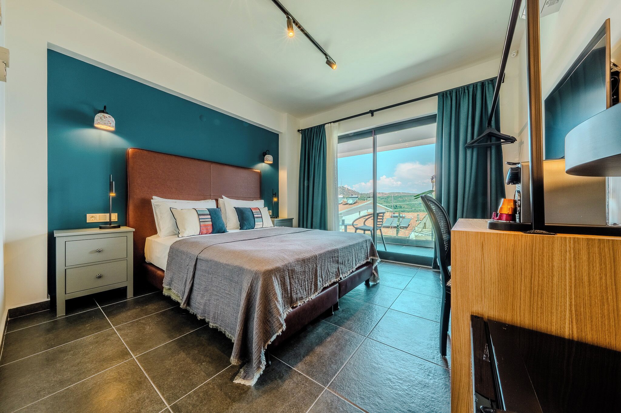 Egyptian cotton sheets, premium bedding, free minibar, in-room safe