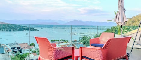 Luxury Suite, Sea View | Egyptian cotton sheets, premium bedding, free minibar, in-room safe