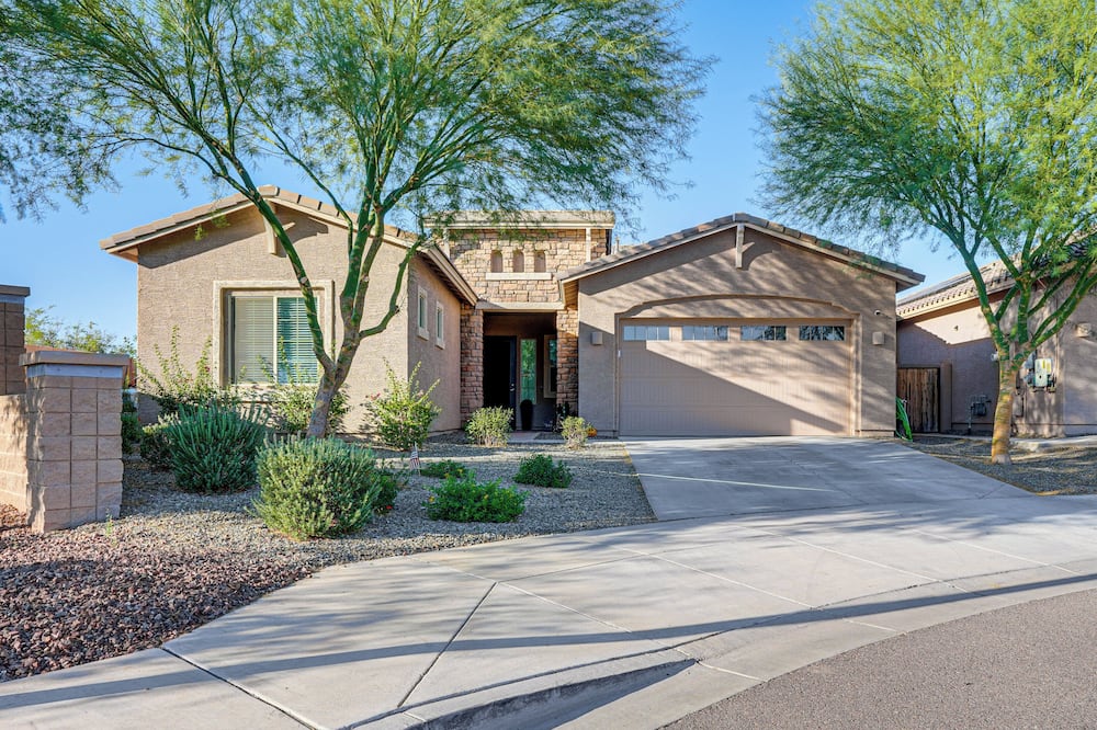 Mtn Views & Private Hot Tub: Buckeye Getaway - Buckeye, AZ