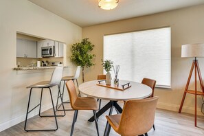 Apartment (2 Bedrooms) | Interior - 2 Mi to UF Campus: Modern Condo w/ Pool Access! (Gainesville)
