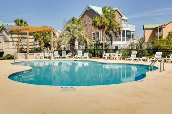 Apartment (2 Bedrooms) | Interior - Poolside Fun & Ocean Strolls: Harbor Island Haven! (Harbor Island)