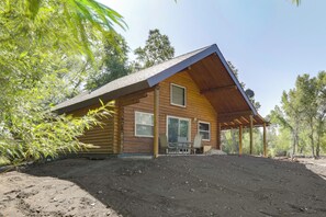 House (3 Bedrooms) | Interior - Waterfront Cabin w/ Bighorn Mountain Views! (Sheridan)