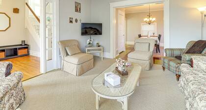 1 Mi to Dtwn & Franciscan University: Home w/ Yard