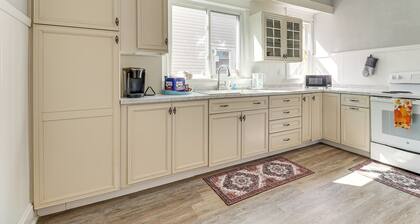 1 Mi to Dtwn & Franciscan University: Home w/ Yard