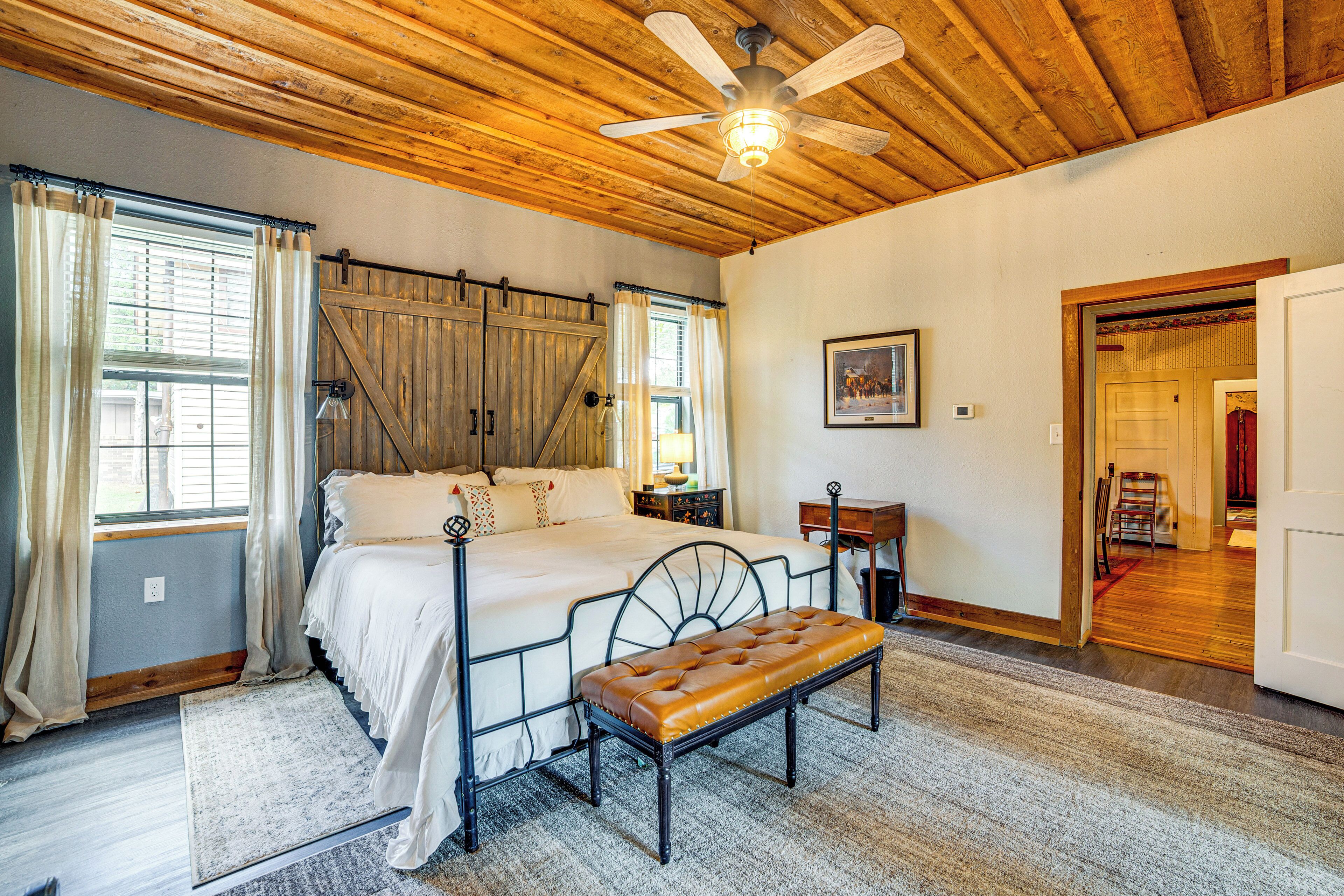 House (2 Bedrooms) | Interior