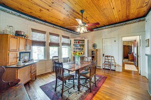 House (2 Bedrooms) | Interior - Walk to Downtown: Winnsboro Historic Home! (Winnsboro)