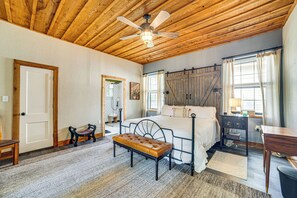 House (2 Bedrooms) | Interior - Walk to Downtown: Winnsboro Historic Home! (Winnsboro)