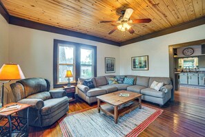 Interior - Walk to Downtown: Winnsboro Historic Home! (Winnsboro)