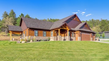 House (3 Bedrooms) | Exterior