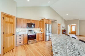 House (3 Bedrooms) | Interior