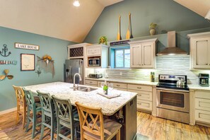 House (3 Bedrooms) | Interior