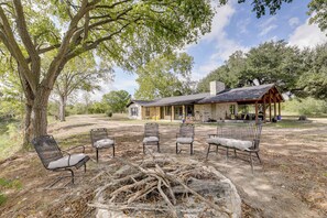 House (4 Bedrooms) | Interior - Family Home w/ Covered Patio & Grill in La Grange (La Grange)