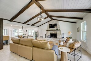 House (4 Bedrooms) | Interior - Family Home w/ Covered Patio & Grill in La Grange (La Grange)
