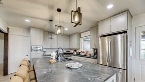 House (4 Bedrooms) | Interior - Family Home w/ Covered Patio & Grill in La Grange (La Grange)