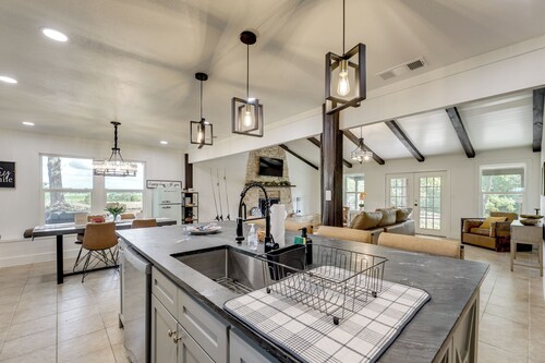 Family Home w/ Covered Patio & Grill in La Grange