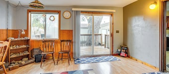 Walk to Parks & Greenway: Sioux Falls Getaway!