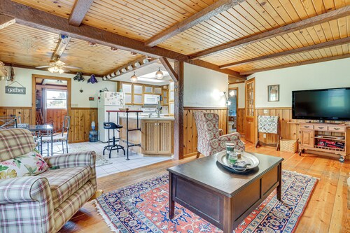 Near Mississippi River! Countryside Family Retreat