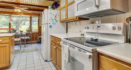 Near Mississippi River! Countryside Family Retreat