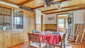 A dining area with a wooden table, chairs, and a ceiling fan. - Near Mississippi River! Countryside Family Retreat (Eastman)