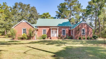 House (4 Bedrooms) | Front of property