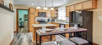 1 Mi to Main St! Family Farmhouse in West Unity