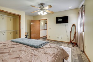 House (1 Bedroom) | Interior - 1 Mi to Main St! Family Farmhouse in West Unity (West Unity)