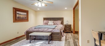1 Mi to Main St! Family Farmhouse in West Unity