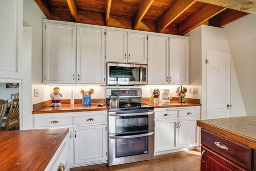 Mtn & Golf Course View: Oregon Outback Getaway!