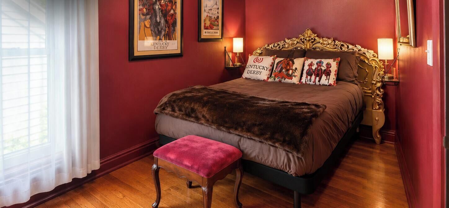 4 bedrooms, desk, iron/ironing board, WiFi (free)