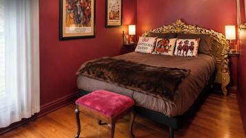 4 bedrooms, desk, iron/ironing board, WiFi (free)