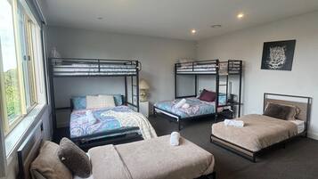 5 bedrooms, iron/ironing board, free WiFi, bed sheets