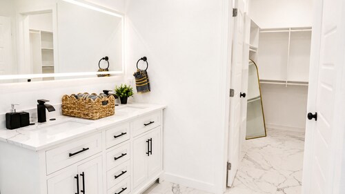 Modern 6BR Masterpiece with 2 primary suites