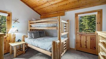 Bügeleisen/Bügelbrett, Reisekinderbett, kostenloses WLAN, Bettwäsche