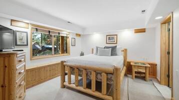 Iron/ironing board, travel crib, free WiFi, bed sheets