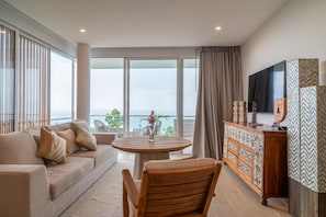Apartment, Balcony, Sea View | Living area
