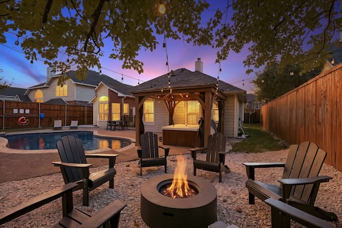 5-BD/2-BA Vacation Retreat w/ Pool, Hot Tub & BBQ