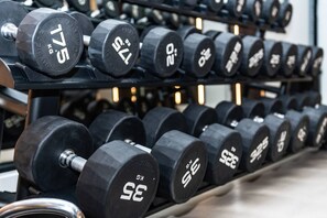 A rack of dumbbells with weights ranging from 5 kg to 175 kg. - Belgrave Village Stylish Apartment (Birmingham)