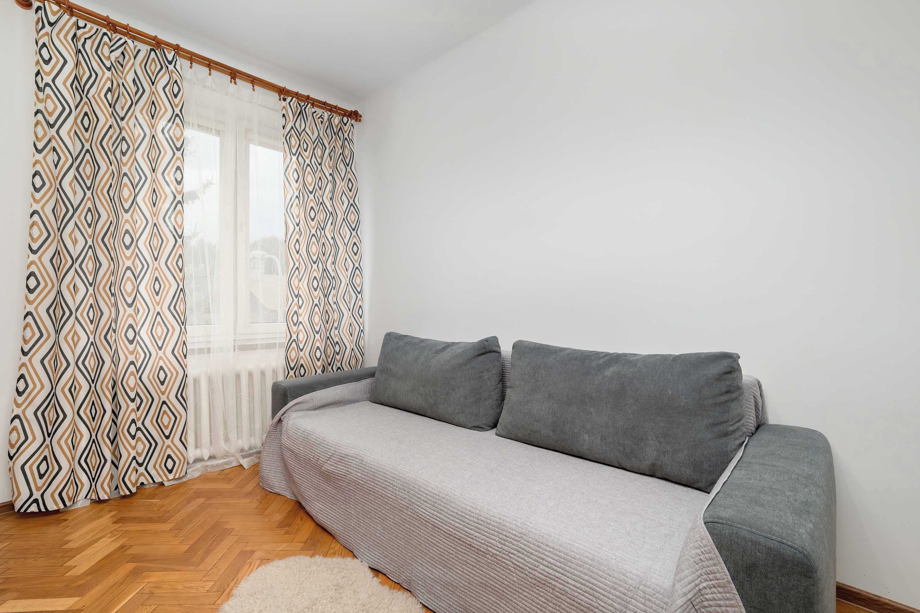 Televisión y oficina 