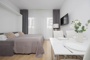 Iron/ironing board, travel crib, WiFi, bed sheets