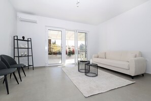 Superior One Bedroom Apt Partial SeaView | Living area | Flat-screen TV