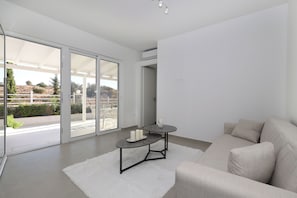 Flat-screen TV - Perdika Residences (Aegina)