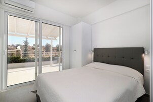 Two Bedroom Apartment Partial Sea View | 客房景观