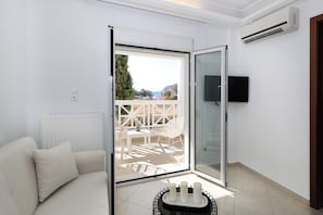 One Bedroom Apartment with Sea View | Living area