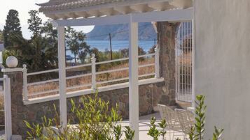 Superior One Bedroom Apt Partial SeaView | Terraza o patio