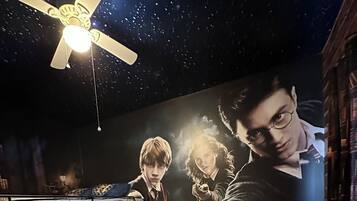 4 bedrooms, iron/ironing board, free WiFi, bed sheets