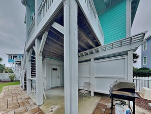 Outdoor dining - Seahorse by the Sea | Modern Comforts, Outdoor Living + Beach Access (Kure Beach)