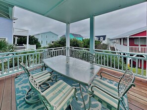 Outdoor dining - Seahorse by the Sea | Modern Comforts, Outdoor Living + Beach Access (Kure Beach)
