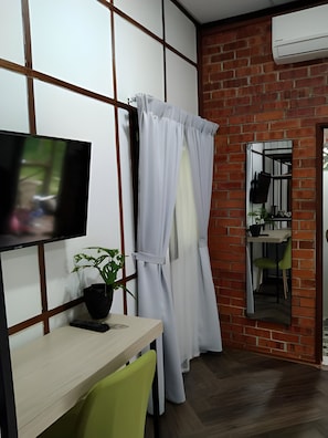 ห้องดีลักซ์ | โต๊ะทำงาน, Wi-Fi ฟรี