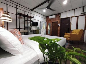 Kamar Deluks | Meja kerja dan Wi-Fi gratis